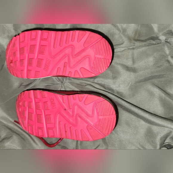 GENTLY USED!! Nike Girls' Air Max 90 Print Running Sneaker - Picture 3 of 8